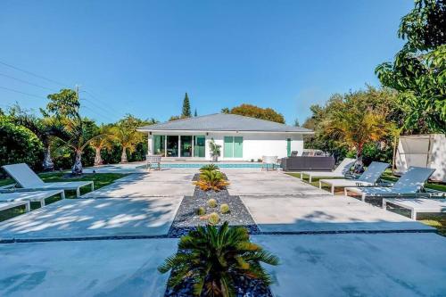 Private Villa Pool Spa Games-Beach L27 in Cutler Bay Private Villa Pool Spa Games-Beach L27 in Cutler Bay
