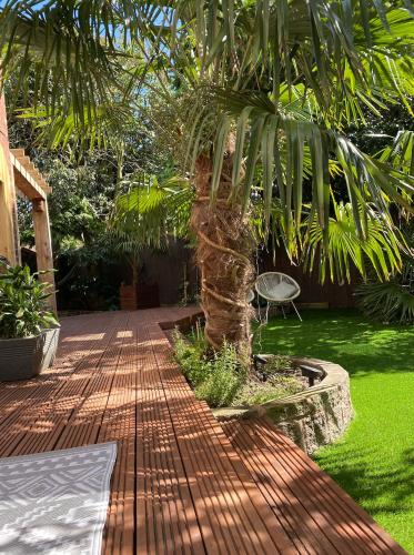 Bahçe, Tropical Retreat at Oriental Home with Exotic Garden & Free Parking in Croxteth Bahçe, Tropical Retreat at Oriental Home with Exotic Garden & Free Parking in Croxteth