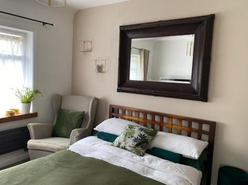 Tropical Retreat at Oriental Home with Exotic Garden & Free Parking in Croxteth Tropical Retreat at Oriental Home with Exotic Garden & Free Parking in Croxteth