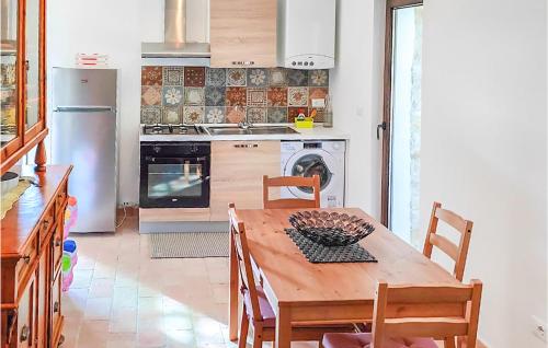 Kitchen, Stunning home in Castiglione Messer R, with 1 Bedrooms, WiFi and Outdoor swimming pool in Castiglione Messer Raimondo Kitchen, Stunning home in Castiglione Messer R, with 1 Bedrooms, WiFi and Outdoor swimming pool in Castiglione Messer Raimondo