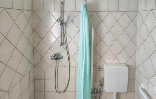Bathroom, Stunning home in Castiglione Messer R, with 1 Bedrooms, WiFi and Outdoor swimming pool in Castiglione Messer Raimondo Bathroom, Stunning home in Castiglione Messer R, with 1 Bedrooms, WiFi and Outdoor swimming pool in Castiglione Messer Raimondo