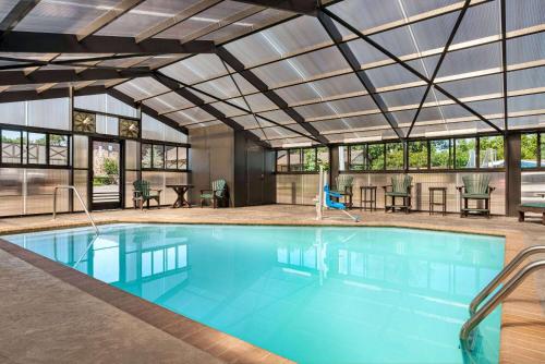 Baseinas, Howard Johnson by Wyndham Pigeon Forge in Pidžin Forgas (TN) Baseinas, Howard Johnson by Wyndham Pigeon Forge in Pidžin Forgas (TN)