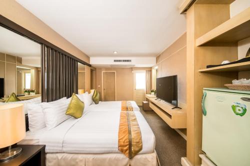 The Niran Grand Hotel near Udom Suk BTS Station The Niran Grand Hotel near Udom Suk BTS Station