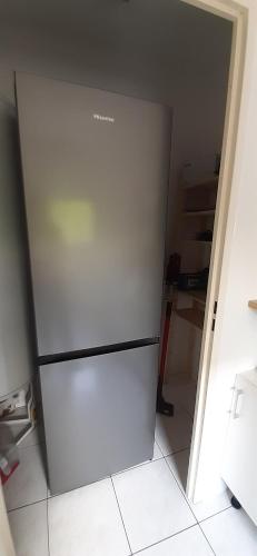 Kitchen, T3 Confortable-Airbus by foot-Swimming pool- Wifi FIBRE in Toulousse-Blagnac Airport Kitchen, T3 Confortable-Airbus by foot-Swimming pool- Wifi FIBRE in Toulousse-Blagnac Airport