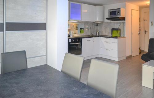 Kitchen, Nice apartment in AGDE with 1 Bedrooms, Outdoor swimming pool and WiFi in Agde Kitchen, Nice apartment in AGDE with 1 Bedrooms, Outdoor swimming pool and WiFi in Agde