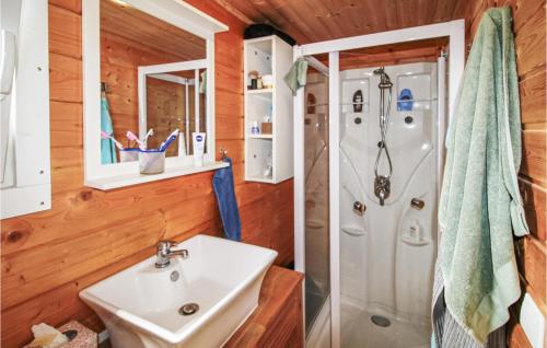Bathroom, Beautiful ship-boat in Brandenburg with 1 Bedrooms in Beetzsee Bathroom, Beautiful ship-boat in Brandenburg with 1 Bedrooms in Beetzsee