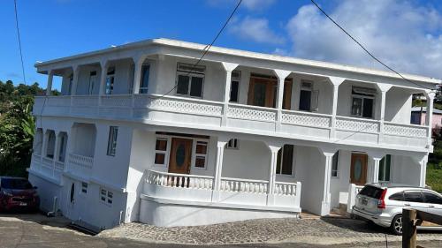Vista exterior, The Golden Inn in Marigot Vista exterior, The Golden Inn in Marigot