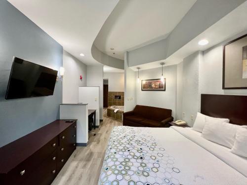 Spa, HomeTowne Studios & Suites Washington in Washington (PA) Spa, HomeTowne Studios & Suites Washington in Washington (PA)