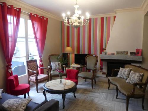 Gîte Cravant-les-Côteaux, 6 pièces, 10 personnes - FR-1-381-395 (Gite Moderne 10 Pers. en Touraine avec Jardin, WiFi, Pres de la Vienne et Vignobles de Chinon - FR-1) in 克旺尼斯托 Gîte Cravant-les-Côteaux, 6 pièces, 10 personnes - FR-1-381-395 (Gite Moderne 10 Pers. en Touraine avec Jardin, WiFi, Pres de la Vienne et Vignobles de Chinon - FR-1) in 克旺尼斯托