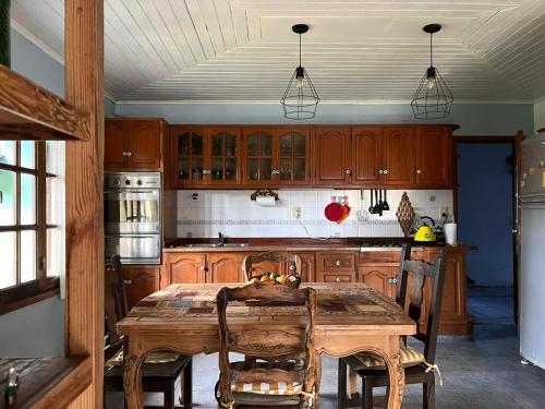 Kitchen, ENCANTO DEL BOSQUE Casa Bosque Peralta Ramos near Pizzaman Kitchen, ENCANTO DEL BOSQUE Casa Bosque Peralta Ramos near Pizzaman