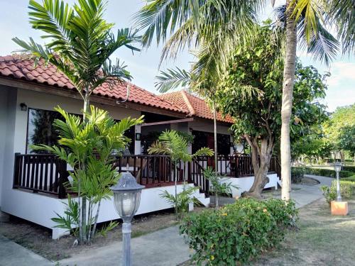 Sailom Bangsaphan Resort in Bang Saphan Sailom Bangsaphan Resort in Bang Saphan