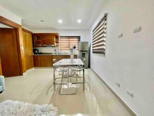Romantico,moderno , self check-in-24/7-wifi-Tv 4K in Santiago de los Caballeros Romantico,moderno , self check-in-24/7-wifi-Tv 4K in Santiago de los Caballeros