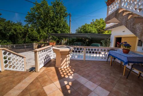 Apartments with a parking space Malinska (Krk) - 13219 in บารุซิซี Apartments with a parking space Malinska (Krk) - 13219 in บารุซิซี