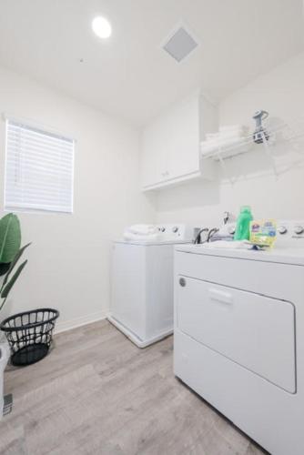 Brand new 3 bedroom house in Fontana (CA) Brand new 3 bedroom house in Fontana (CA)