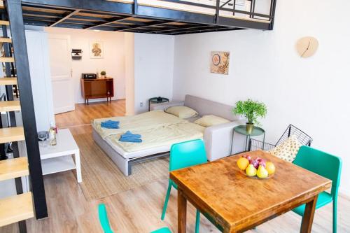 Studio Apartment Next To Famous Party House A38