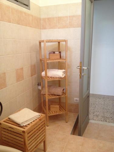 Bathroom, B&B La Rosa in Gioia Dei Marsi Bathroom, B&B La Rosa in Gioia Dei Marsi