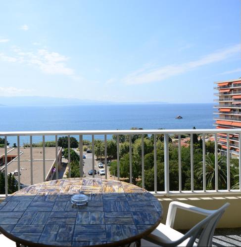 شرفة/ تراس, صن بيتش (Sun Beach) in Ajaccio City Center شرفة/ تراس, صن بيتش (Sun Beach) in Ajaccio City Center