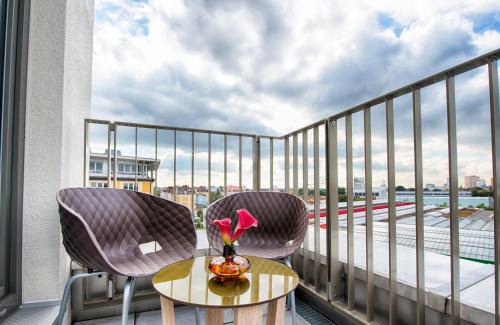 מרפסת, Leonardo Hotel Munich City South in מינכן מרפסת, Leonardo Hotel Munich City South in מינכן