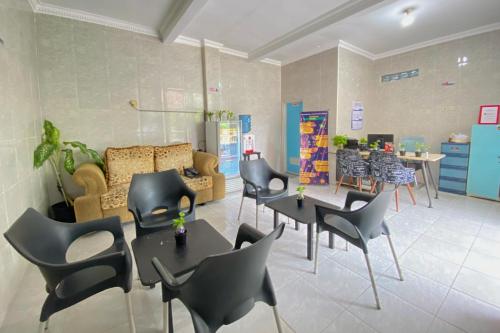 RedDoorz Plus near Cito Mall Surabaya near Suroboyo Carnival Park RedDoorz Plus near Cito Mall Surabaya near Suroboyo Carnival Park