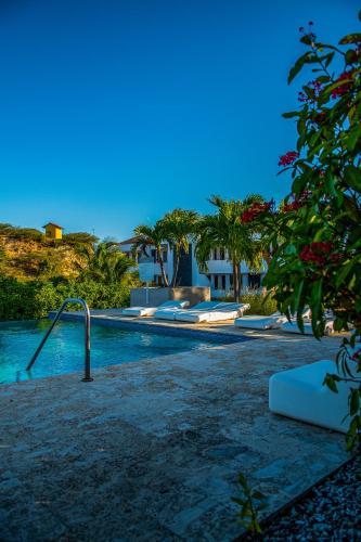 Úszómedence, Blauw Geluk in Sint Michiel Úszómedence, Blauw Geluk in Sint Michiel