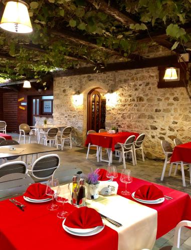 balkon/terras, Hotel - Kulla e Zenel Beut in Peje balkon/terras, Hotel - Kulla e Zenel Beut in Peje