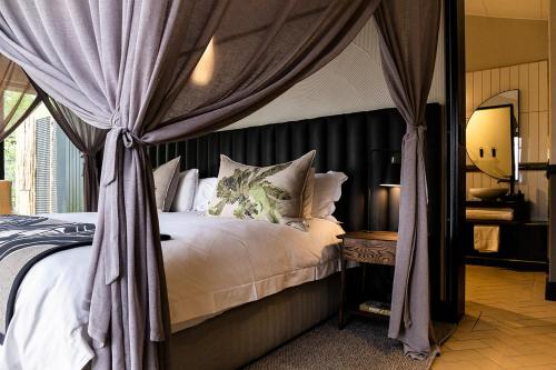 Kruger Shalati - Train on The Bridge & Garden Suites in Taman Nasional Kruger Kruger Shalati - Train on The Bridge & Garden Suites in Taman Nasional Kruger