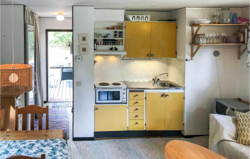 廚房, Gorgeous Home In Holmsjö With Kitchen (Gorgeous Home In Holmsjo With Kitchen) in 賀爾約 廚房, Gorgeous Home In Holmsjö With Kitchen (Gorgeous Home In Holmsjo With Kitchen) in 賀爾約