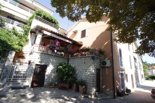 A szálláshely kívülről, Apartments by the sea Rabac, Labin - 2330 in Rabac A szálláshely kívülről, Apartments by the sea Rabac, Labin - 2330 in Rabac