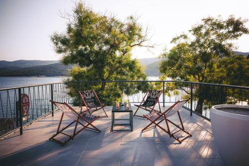 Pub/Lounge, "Echo" B&B rooms, boutique beach hotel in Rabac Pub/Lounge, "Echo" B&B rooms, boutique beach hotel in Rabac