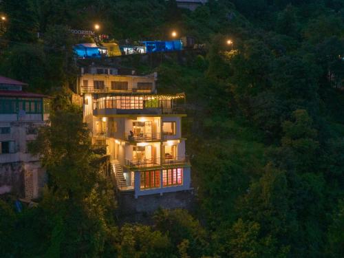 Pintu masuk, The Hosteller Mussoorie, Mall Road in The Mall Road Pintu masuk, The Hosteller Mussoorie, Mall Road in The Mall Road