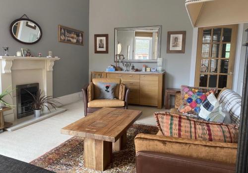 Lovely 2 Bedroom with Riverside Views Dog Friendly in Gourock Lovely 2 Bedroom with Riverside Views Dog Friendly in Gourock