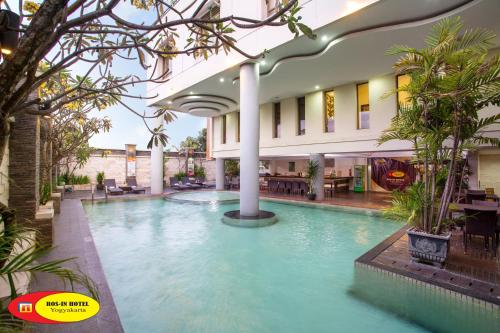 Swimming pool, Ros In Hotel Yogyakarta in Kota Gede Swimming pool, Ros In Hotel Yogyakarta in Kota Gede