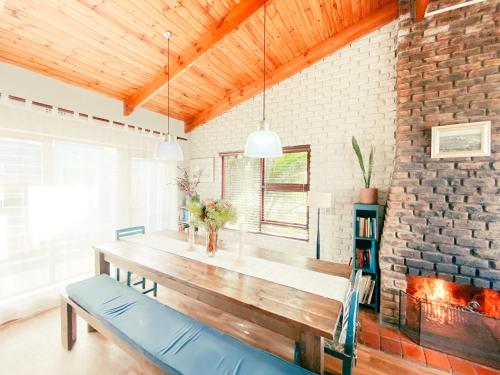 La Mer Seafront Selfcatering Accommodation Kleinmond in 克萊因蒙德 La Mer Seafront Selfcatering Accommodation Kleinmond in 克萊因蒙德