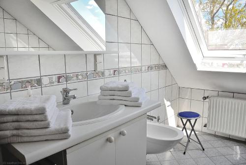 Bathroom, Ferienwohnung Emmerich in Wässerndorf Bathroom, Ferienwohnung Emmerich in Wässerndorf