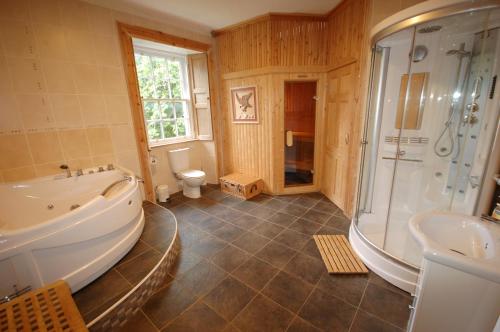 Bathroom, The Old Manse, Fochabers in Fochabers Bathroom, The Old Manse, Fochabers in Fochabers