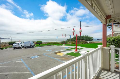 Balcony/terrace, Pacifica Beach Hotel in Pacifica Balcony/terrace, Pacifica Beach Hotel in Pacifica