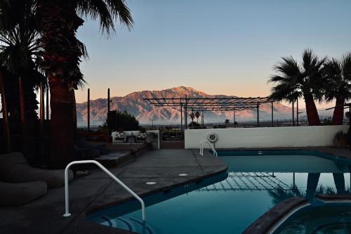 Miracle Manor Boutique Hotel & Spa in Desert Hot Springs (CA) Miracle Manor Boutique Hotel & Spa in Desert Hot Springs (CA)