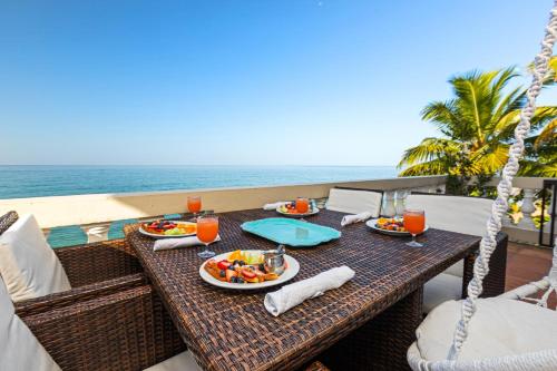 Food and beverages, Tres Sirenas Beach Inn in Rincon Food and beverages, Tres Sirenas Beach Inn in Rincon