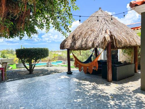 Instalaciones, Lama y Solo Unique private room walking distance to the Beach in Noord Instalaciones, Lama y Solo Unique private room walking distance to the Beach in Noord