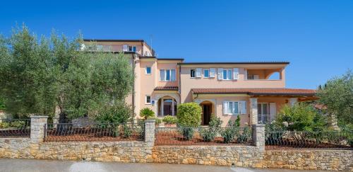 Buitenkant, Family-friendly apartments with swimming pool Basanija, Umag - 3402 in Basanija Buitenkant, Family-friendly apartments with swimming pool Basanija, Umag - 3402 in Basanija