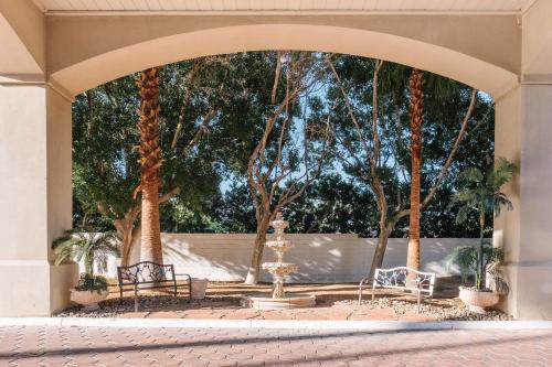 Зовнішній вигляд готелю, L3 Oasis Hotel in Палм-Спрінгс (Каліфорнія) Зовнішній вигляд готелю, L3 Oasis Hotel in Палм-Спрінгс (Каліфорнія)