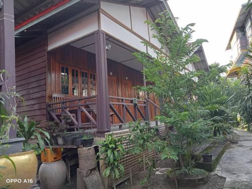 Lao Long Riverside and Budget Garden Guesthouse in Don Khone Lao Long Riverside and Budget Garden Guesthouse in Don Khone