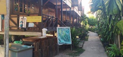 Lao Long Riverside and Budget Garden Guesthouse in Don Khone Lao Long Riverside and Budget Garden Guesthouse in Don Khone
