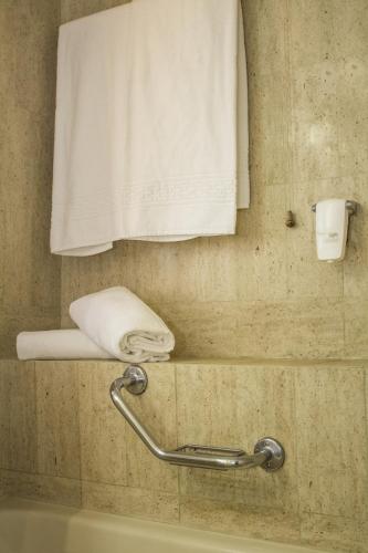 Badezimmer, Hotel Black Tulip - Porto Gaia in Vila Nova De Gaia Badezimmer, Hotel Black Tulip - Porto Gaia in Vila Nova De Gaia