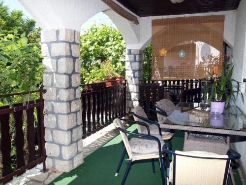 ระเบียง/ชานเรือน, Apartments with parking space Njivice, Krk - 5320 in ยิวิเซ ระเบียง/ชานเรือน, Apartments with parking space Njivice, Krk - 5320 in ยิวิเซ