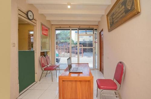 Lobby, RedDoorz Syariah near Suramadu near Tanjung Perak Harbor Lobby, RedDoorz Syariah near Suramadu near Tanjung Perak Harbor