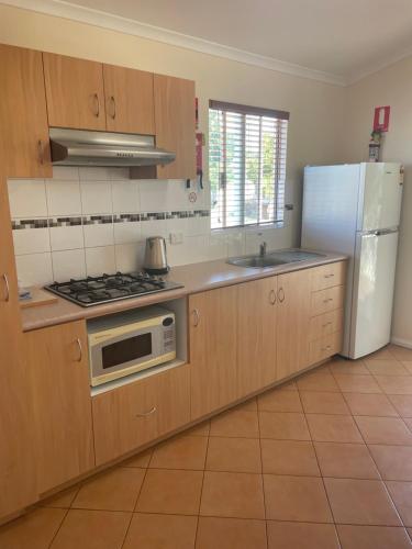 Outback Oasis Caravan Park in Carnarvon Outback Oasis Caravan Park in Carnarvon