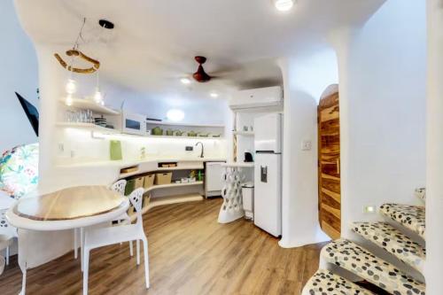 Alterhome Swan villas with swimming pool and ocean views in Maya Beach Alterhome Swan villas with swimming pool and ocean views in Maya Beach
