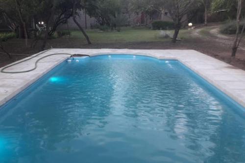 Arcángeles del Oeste - Descanso al pie de la montaña (Arcangeles del Oeste - Descanso al pie de la montana) in ลา โปบลาซียง ตราสลาสเซียร์รัส Arcángeles del Oeste - Descanso al pie de la montaña (Arcangeles del Oeste - Descanso al pie de la montana) in ลา โปบลาซียง ตราสลาสเซียร์รัส