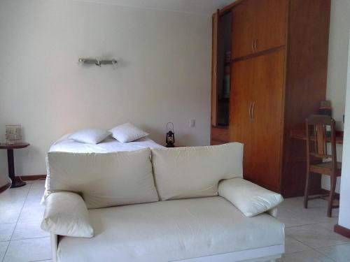 Arcángeles del Oeste - Descanso al pie de la montaña (Arcangeles del Oeste - Descanso al pie de la montana) in ลา โปบลาซียง ตราสลาสเซียร์รัส Arcángeles del Oeste - Descanso al pie de la montaña (Arcangeles del Oeste - Descanso al pie de la montana) in ลา โปบลาซียง ตราสลาสเซียร์รัส